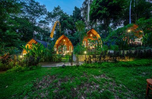 Singapadu Tengah Villa | Jungle River Villa for 10 - Pool, Yoga, Tubing Near Ubud