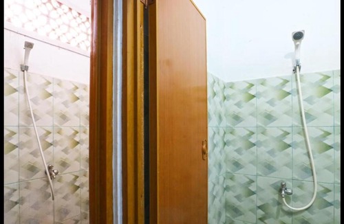 Rawamangun Hotel | kabin kapsul kayu jati 5