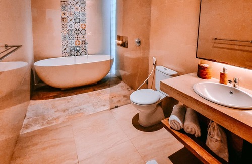 Lodtunduh Hotel | Kahayana Suites