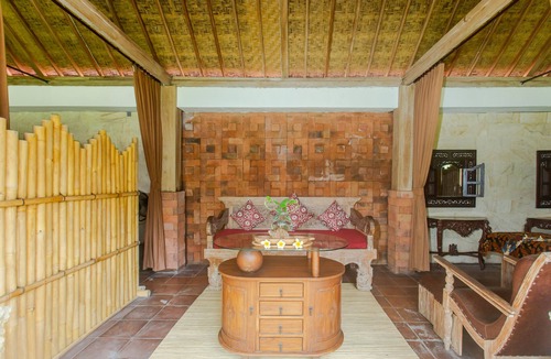 Kemenuh Hostel | Kailash Suite by GenuineHost