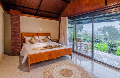 Candikuning House | Kampung Bingo Glamping & Resto
