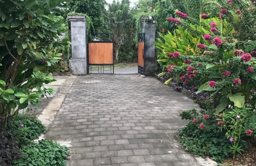 Kutuh House | Karang Beji homestay