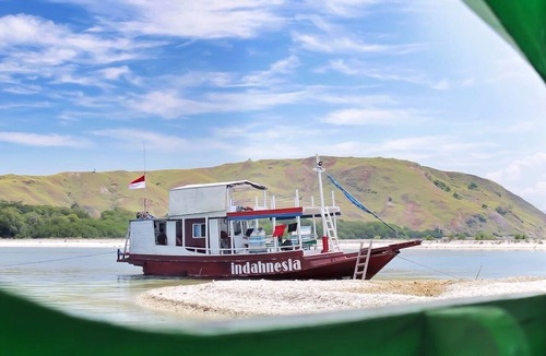 Labuan Bajo Boat Rental | Komodo Trip - I Liveaboard
