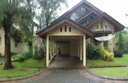 Cipanas Villa | Kota Bunga AA