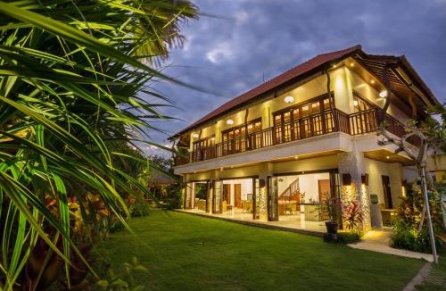 Sanur Kauh Villa | LA-BALI Villa Sanur, Spacious & Large, Private Pool, Pool Table, 5-Minutes walk to the Beach, Free Laundry, Private Cook, Massage, Daily Tour