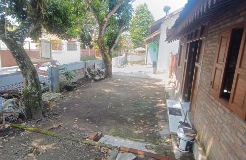 Central Yogyakarta House | Land Ho - Homestay