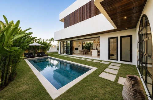 Uluwatu Villa | Large 3 Bedroom Villa in Prime Uluwatu with Pool and Free Airport Pickup