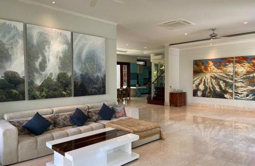 Bangka Villa | Large Garden Oasis Home in Kemang