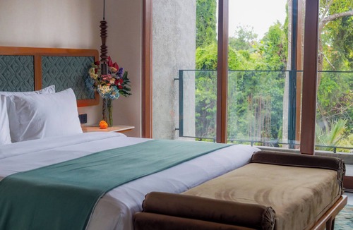 Beraban Hostel | Leafy Riverbank
