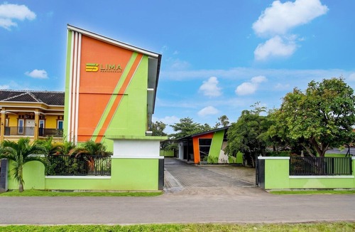 Rajabasa House | Lima Residence Deluxe Twin