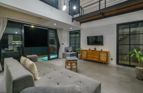 Babakan Villa | Loft Valentin : Romantic & Cozy 1 Bedroom Loft w/Pool in Canggu!