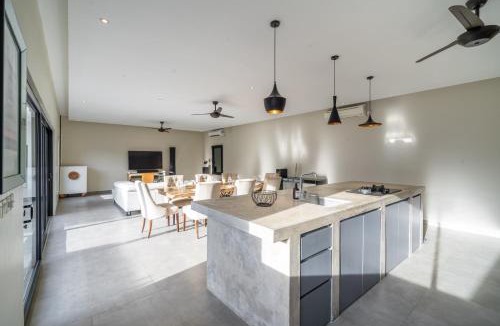 Padangsambian Klod Villa | Lotus Villa - Spacious Pool Retreat with BBQ & Patio