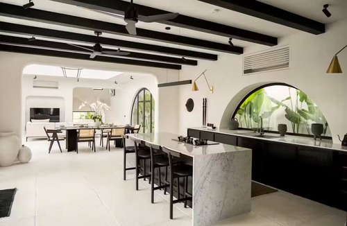Munggu House | Lush 4BR, 100 meters from ocean