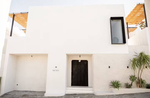 Munggu House | Lush 4BR, 100 meters from ocean