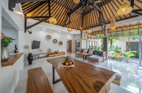 Sanur Kauh House | Luxurious 3-Bedroom and 3-Bathroom Villa "Orenda" in Sanur Bali
