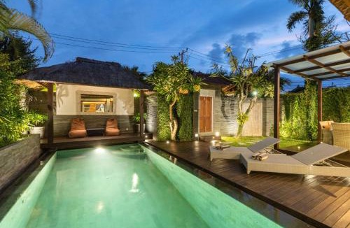 Sunset Road Villa | Luxurious Double King Villa w/Pool & WiFi+ Carpark