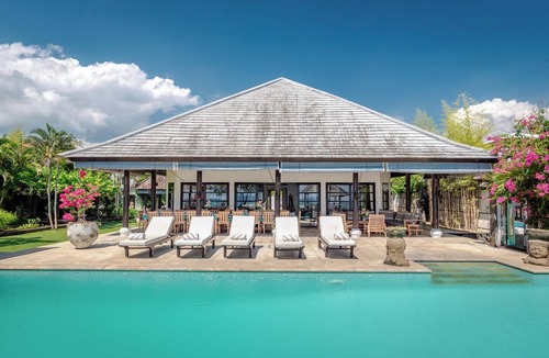 Dencarik Villa | Luxury 15-Bedroom Beachfront & Hillview Estate in North Bali