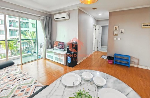 Kelapa Gading Barat Apartment | Luxury 2BR Gading Apt MOI Pool & Wi-Fi