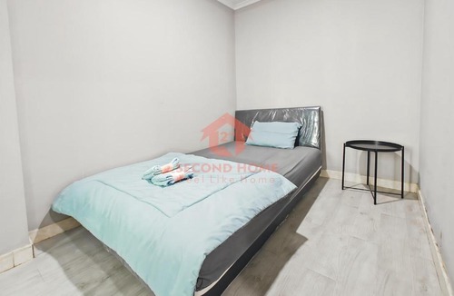 Kelapa Gading Barat Apartment | Luxury 2BR Gading Apt MOI Pool & Wi-Fi