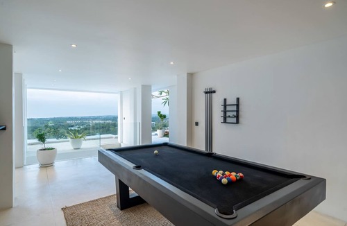 Pecatu Villa | Luxury 4BR villa w Rooftop Pool & Ocean View