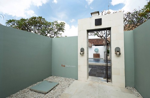 Seminyak Villa | Luxury 5-Bedrooms Haven in Central Seminyak