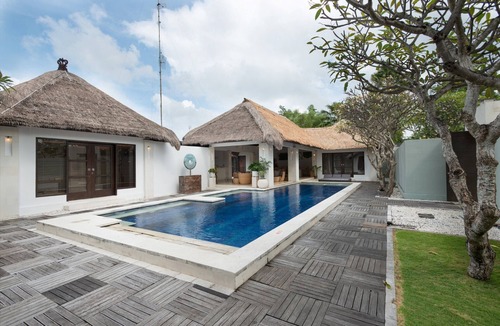 Seminyak Villa | Luxury 5-Bedrooms Haven in Central Seminyak