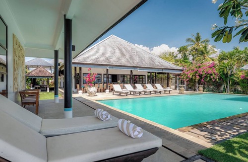 Dencarik Villa | Luxury 6BR Beachfront Villa with Private Pool!