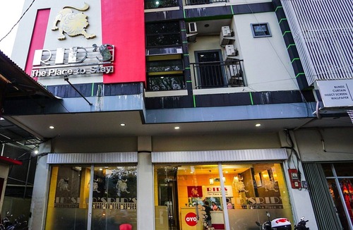 Manado City Centre House | Luxury Deluxe DBL Escape W/Free WiFi and Parking