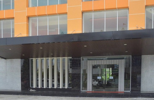 Balikpapan House | Luxury Deluxe DBL Retreat W/Free WiFi and Parking