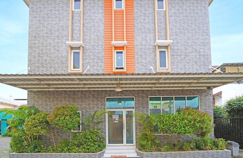 Banda Aceh House | Luxury Deluxe DBL Retreat W/Free WiFi and Parking