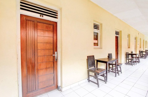 Pekalongan House | Luxury Deluxe DBL Retreat W/Free WiFi and Parking