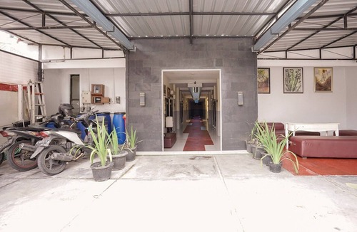 Catur Tunggal House | Luxury Deluxe DBL Retreat W/Free WiFi and Parking