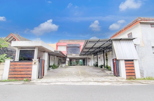 Yogyakarta House | Luxury Deluxe DBL Retreat W/Free WiFi and Parking