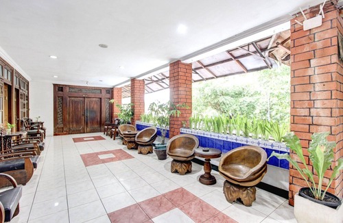 Yogyakarta House | Luxury Deluxe DBL Retreat W/Free WiFi and Parking