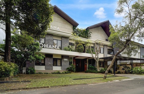 Binong House | Luxury Deluxe DBL Retreat W/Free WiFi and Parking