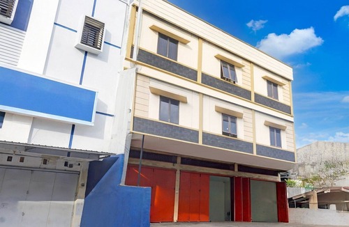 Makassar House | Luxury Deluxe DBL Retreat W/Free WiFi and Parking