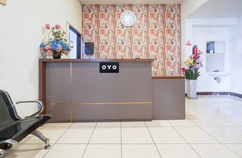 Makassar House | Luxury Deluxe DBL Retreat W/Free WiFi and Parking