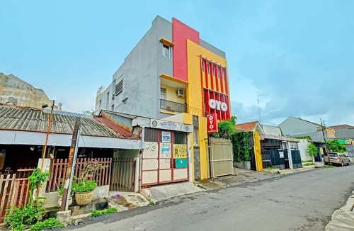 Semarang House | Luxury Deluxe DBL Retreat W/Free WiFi and Parking