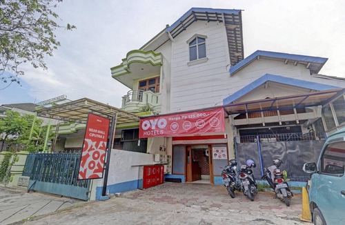 Semarang House | Luxury Deluxe DBL Retreat W/Free WiFi and Parking