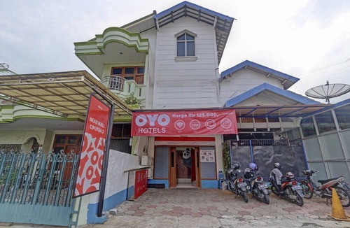 Semarang House | Luxury Deluxe DBL Retreat W/Free WiFi and Parking