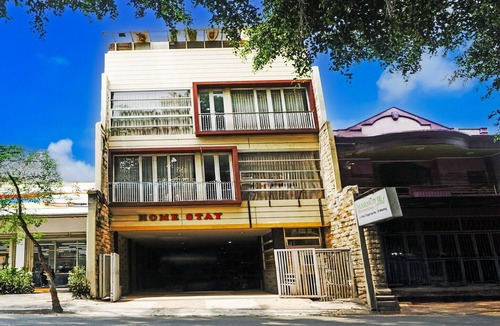 Dinoyo House | Luxury Deluxe DBL Retreat W/Free WiFi and Parking