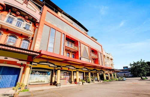 Batam House | Luxury Deluxe DBL Retreat W/Free WiFi and Parking