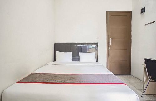 Dramaga House | Luxury Deluxe DBL Retreat W/Free WiFi and Parking