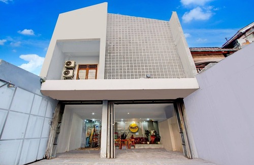 Tegal House | Luxury Deluxe DBL Retreat W/Free WiFi and Parking