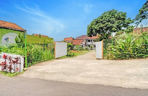 Laweyan House | Luxury Deluxe DBL Retreat W/Free WiFi and Parking
