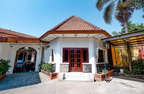 Laweyan House | Luxury Deluxe DBL Retreat W/Free WiFi and Parking