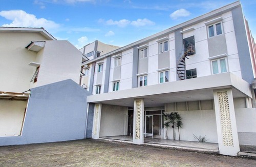Baki House | Luxury Deluxe DBL Retreat W/Free WiFi and Parking