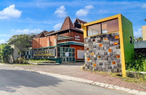 Baki House | Luxury Deluxe DBL Retreat W/Free WiFi and Parking