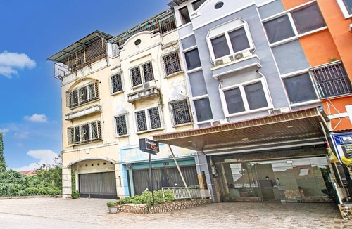 Pekanbaru House | Luxury Twin Stay with Free WiFi and Parking