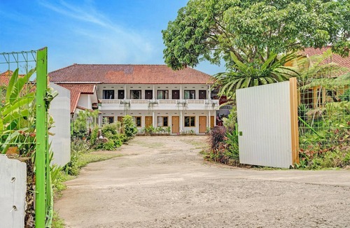 Laweyan House | Luxury Twin Stay with Free WiFi and Parking